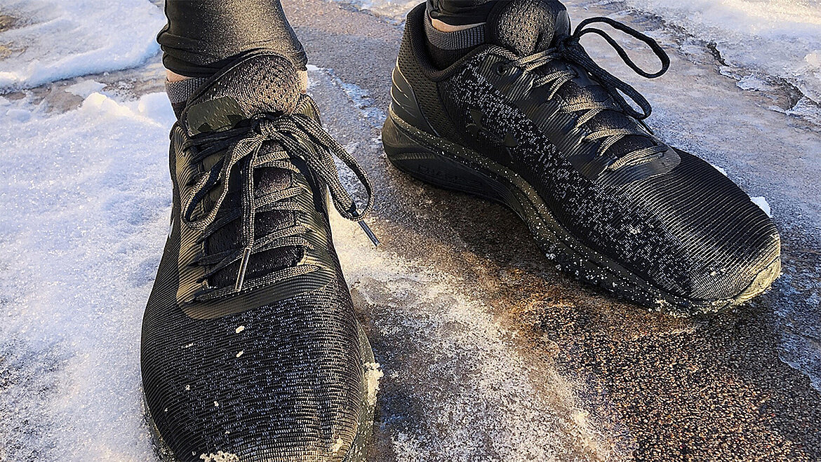 Runners shoes in the snow Runners shoes in the cold | insights by LAMILUX