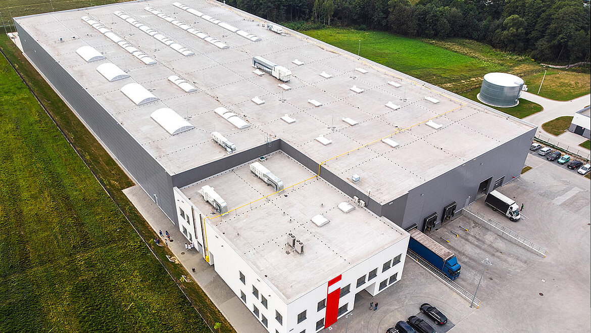 LAMILUX daylight systems on an industrial hall