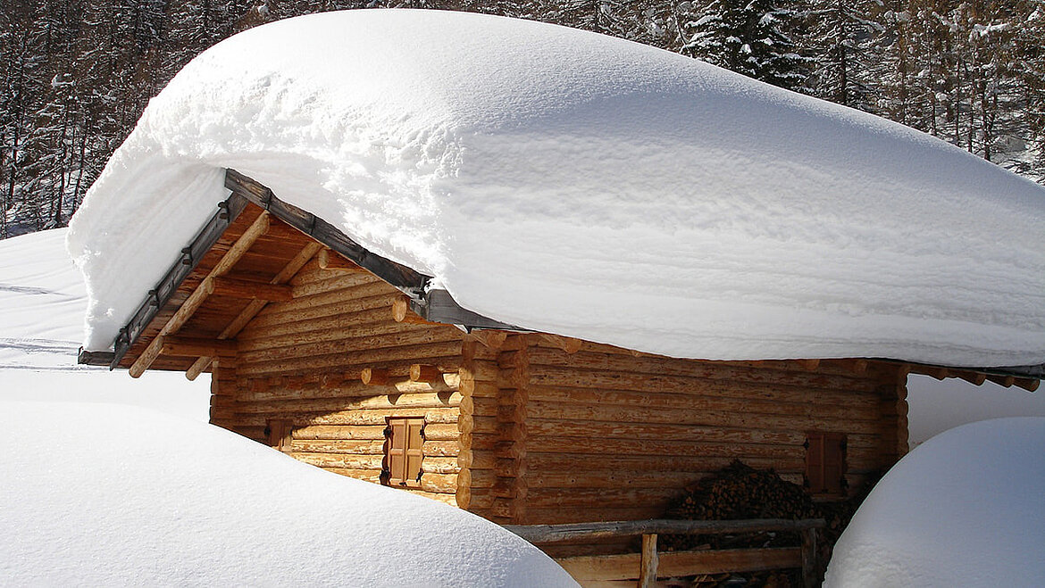 Snow on house Snow on house | insights by LAMILUX