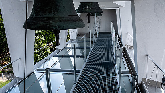 Bell tower of St Paul's Church in Traunreut with LAMILUX FE flat roof windows.