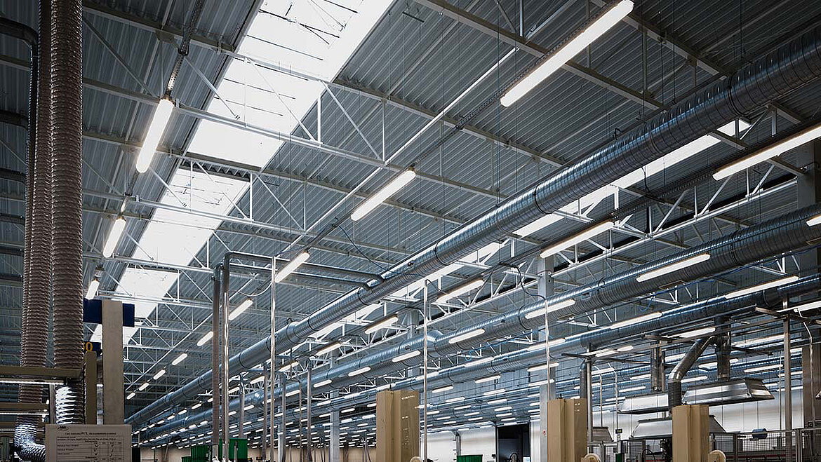 Continuous rooflights on industrial halls, insides  Continuous rooflights on industrial halls, insides | insights by LAMILUX