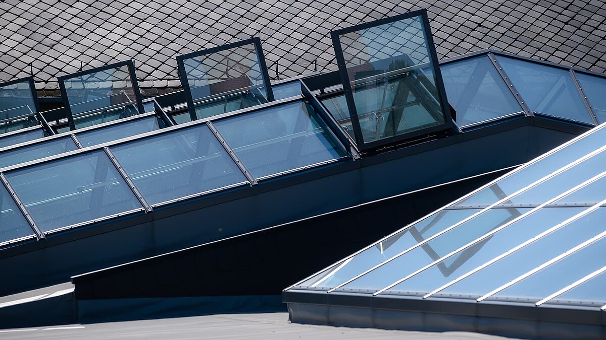Detailed view of the LAMILUX PR60 glass roof at the Selb outlet centre with open ventilation elements and reflective surface.