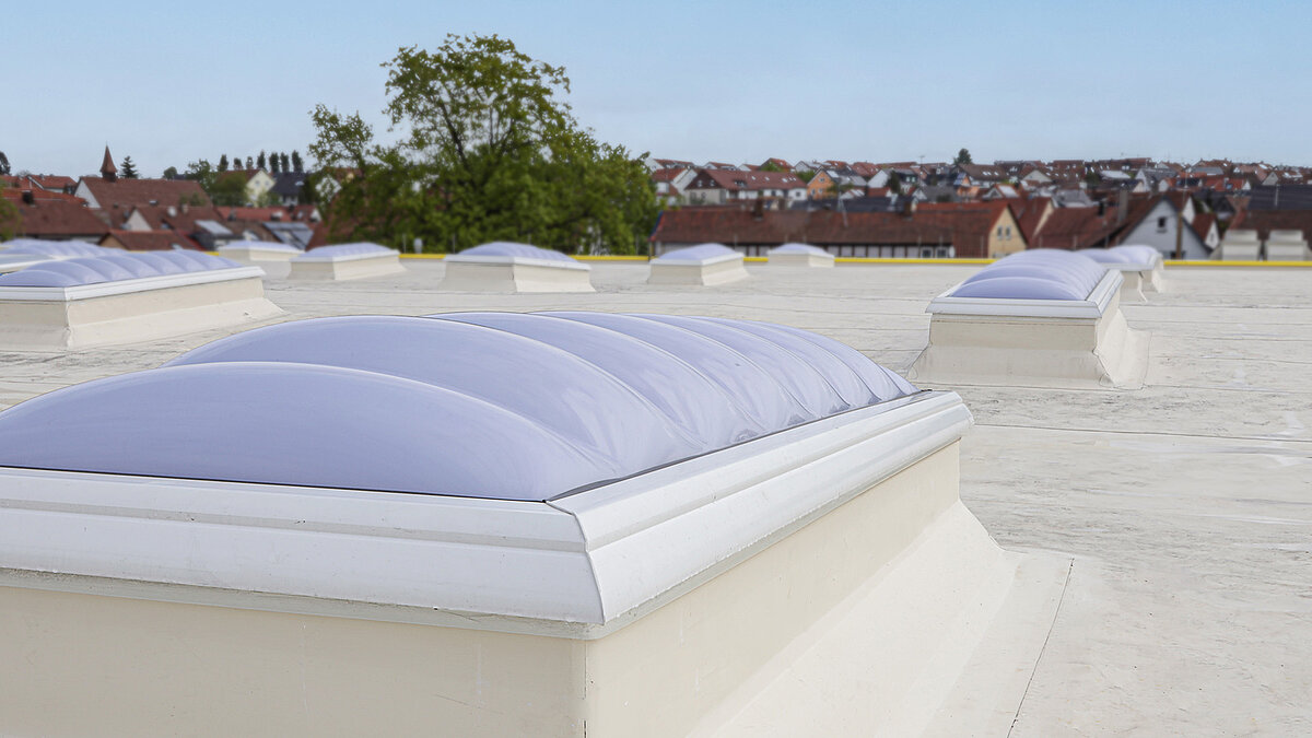 Skylights on the roof of the Kärcher production hall in Winnenden.