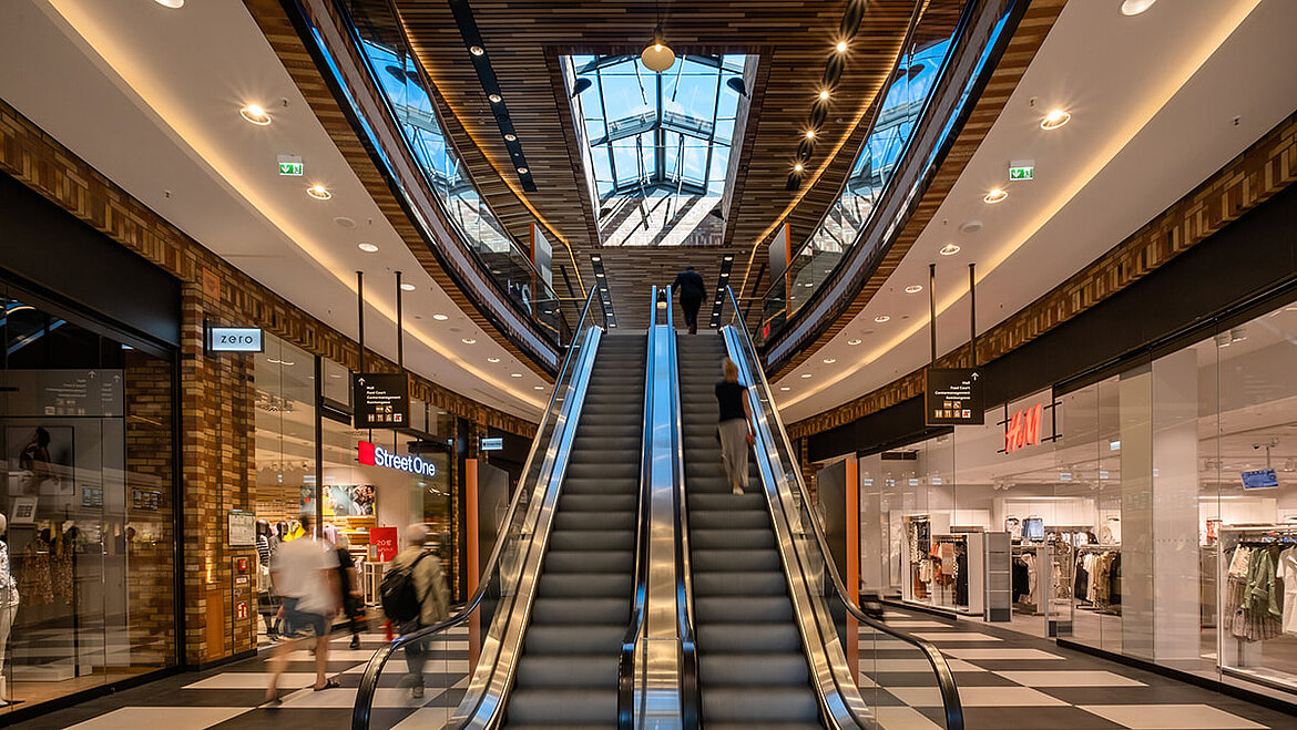Conversion into a shopping centre with LAMILUX Glass Roof PR60