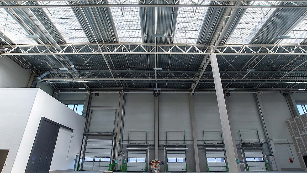 Continuous rooflights in industrial hall Continuous rooflights in industrial hall  | insights by LAMILUX