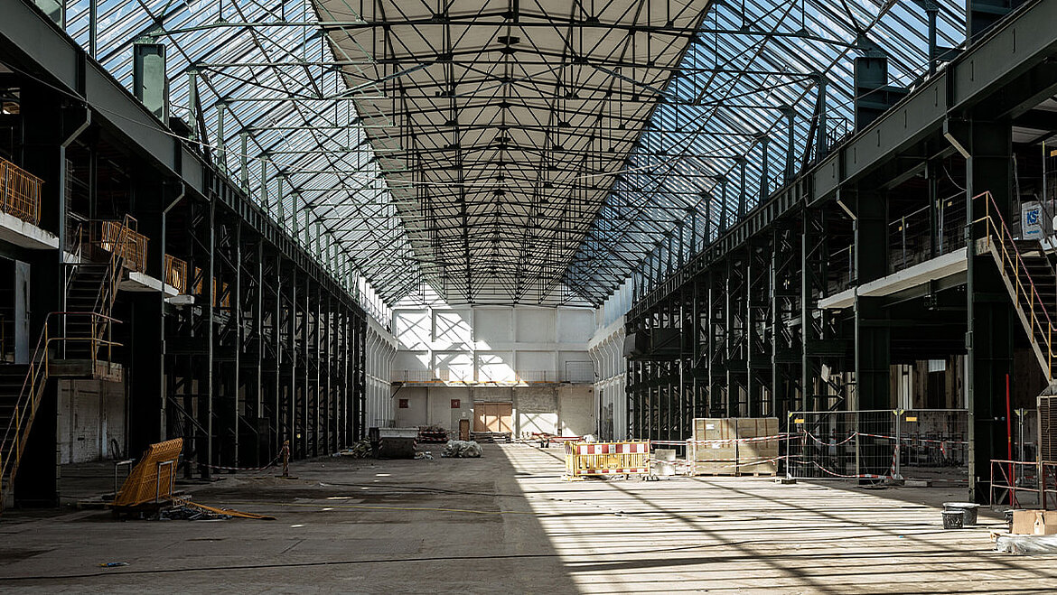 Sanierung einer Industriehalle mit Stahlkonstruktion und LAMILUX Glasdach PR60 für Tageslicht