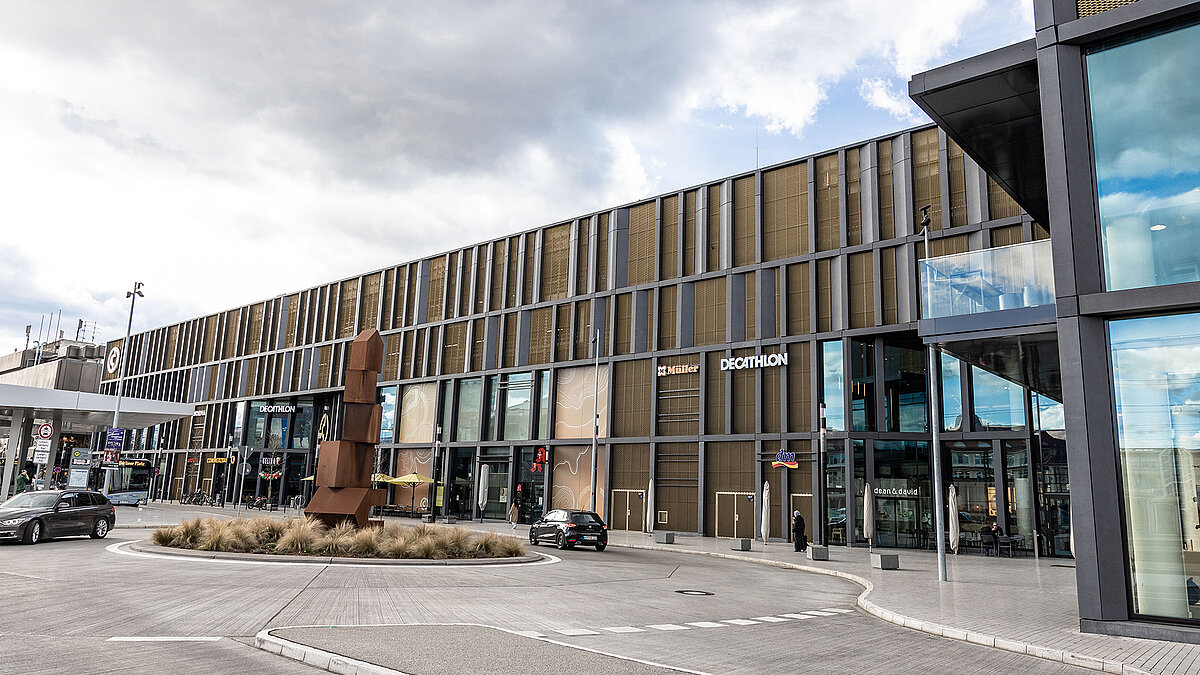 Cano shopping center Singen with modern facade design and entrance area