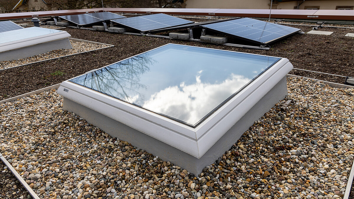 Psychiatry Emmendingen featuring LAMILUX flat roof window for natural daylight on a green roof with photovoltaic system
