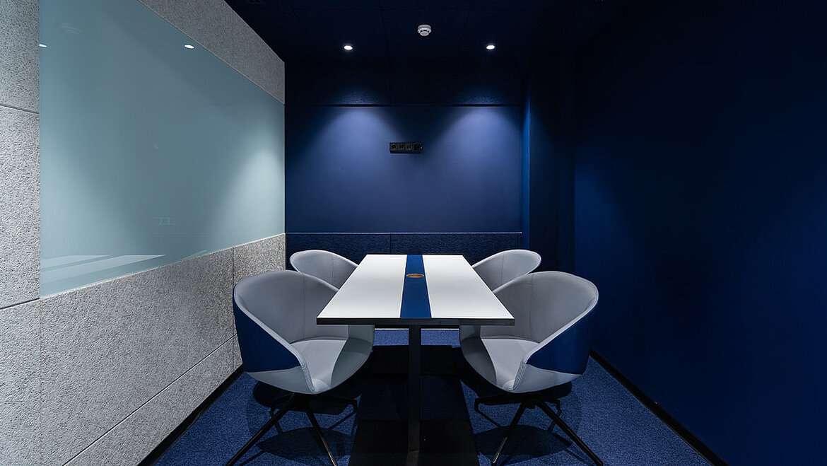 Meeting room with artificial light  Meeting room with artificial light | insights by LAMILUX