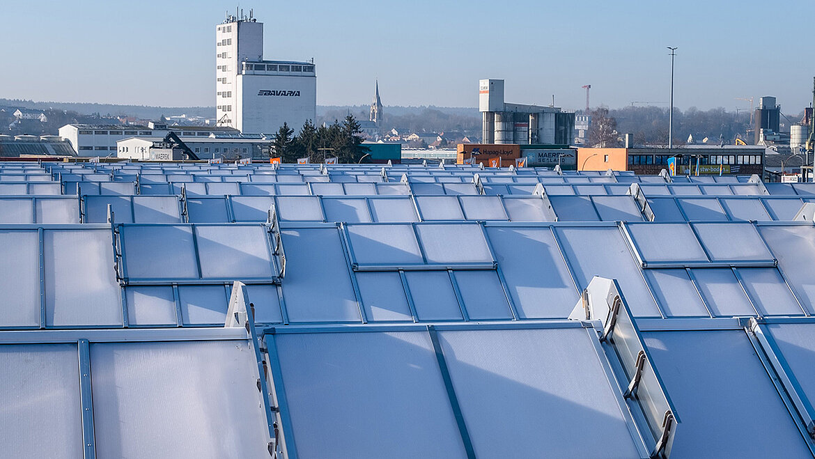 LAMILUX Continuous Rooflight S ​on flat roof with integrated smoke and ventilation flaps