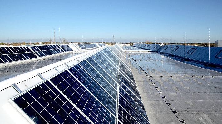 LAMILUX Continous Rooflight S Energyline - Logistics Center, Hoppegarten