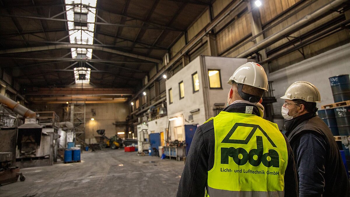 Industrial hall of the food manufacturer STUTE in Paderborn with employees in protective clothing and skylights.