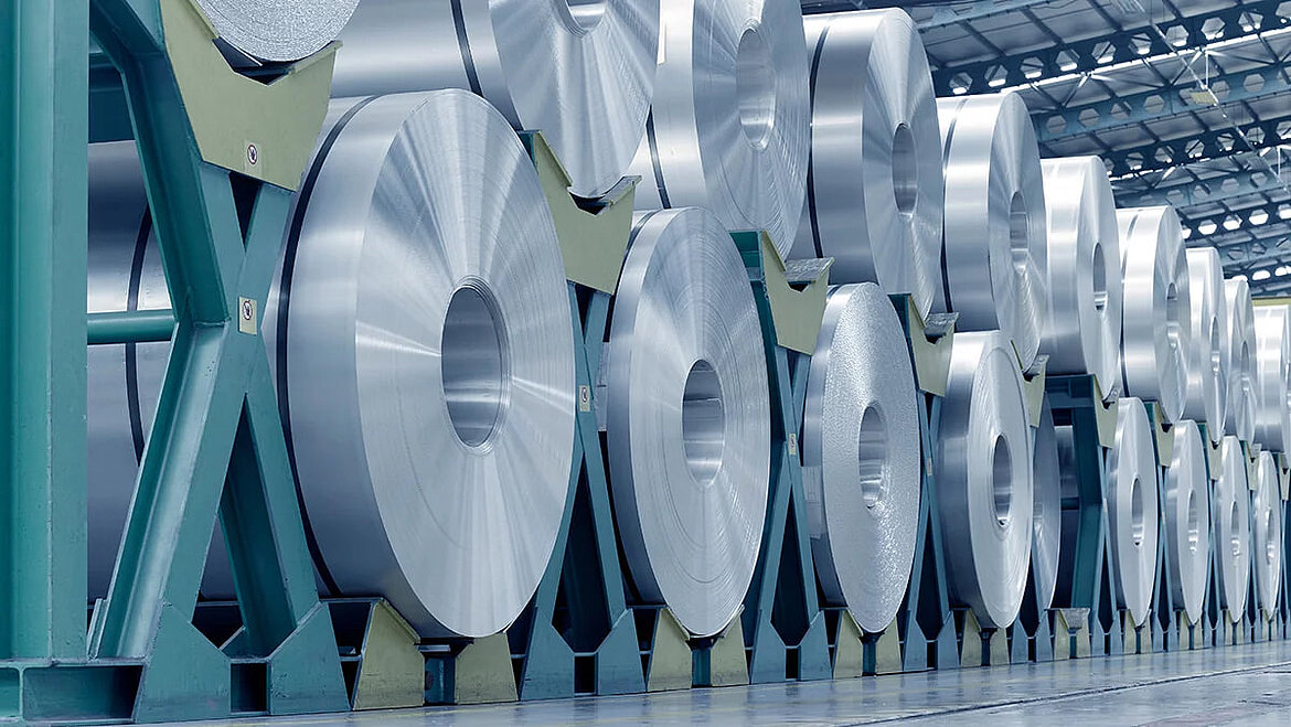 aluminium rollers in a warehouse | insights by LAMILUX