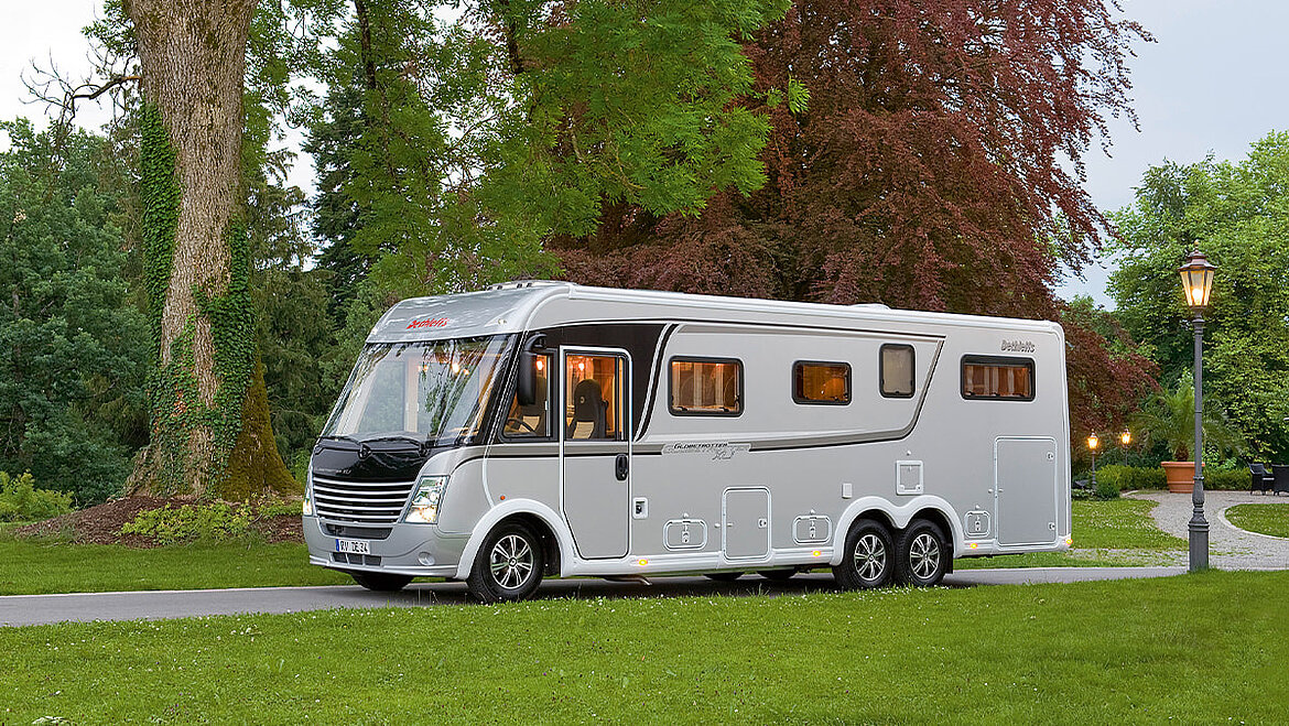 The fully integrated motorhome with independent front panel  Fully integrated motorhome in the countryside