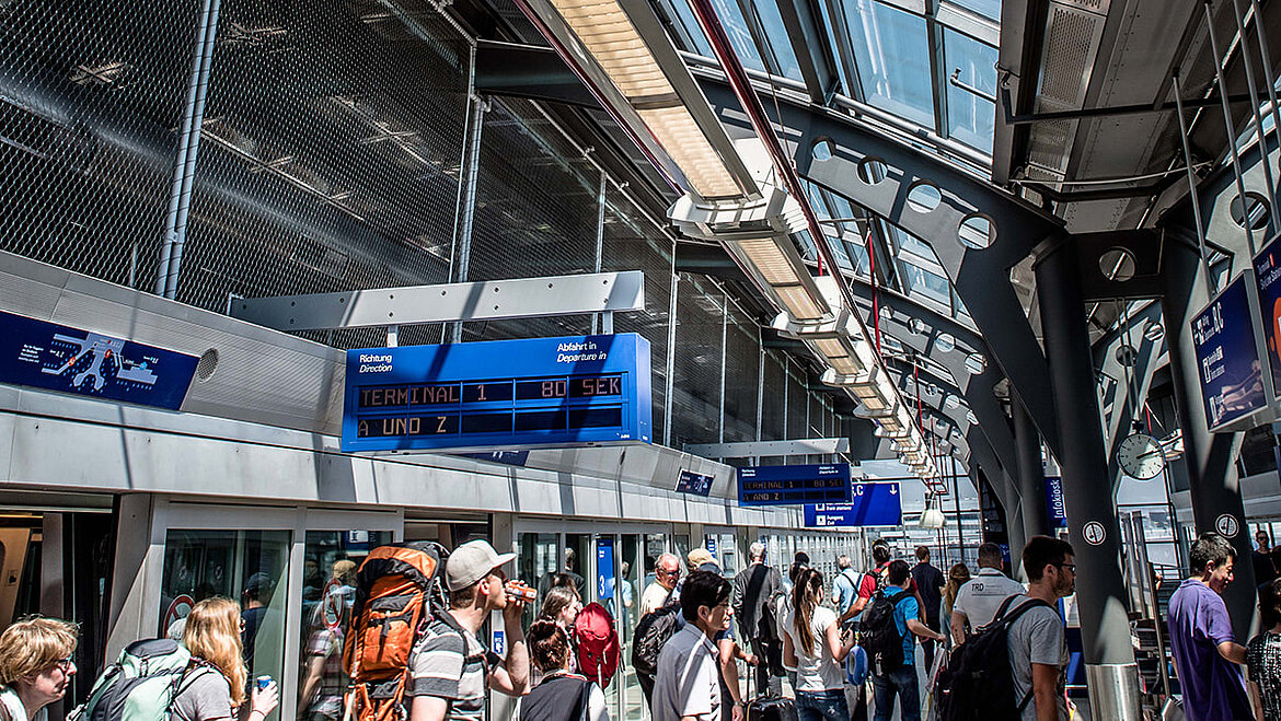  Sound insulation through the glass roof at Frankfurt Airport Station