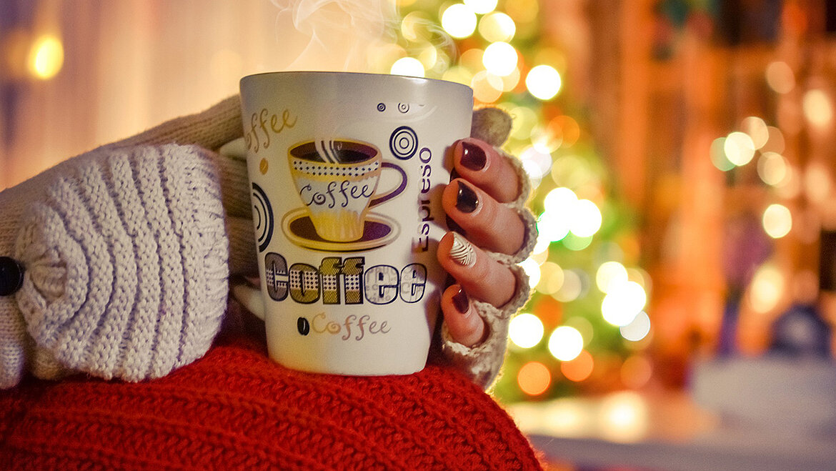 Hands on tea Warm Tea | insights by LAMILUX