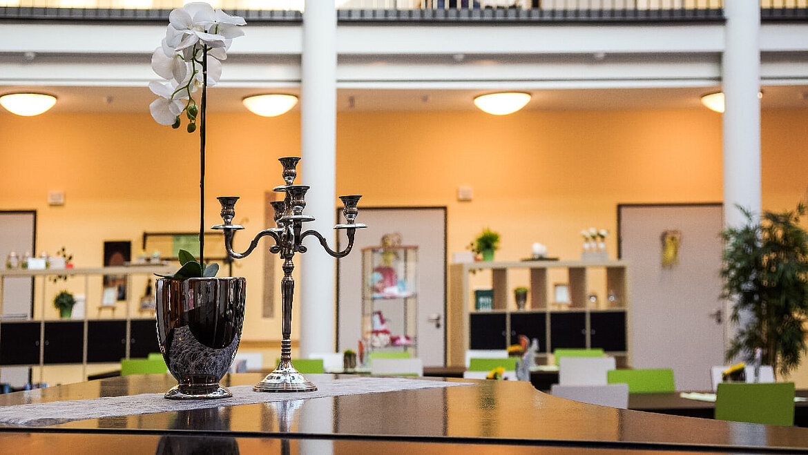 Flowers and Decoration Flowers in the multigenerational house in Rehau | insights by LAMILUX