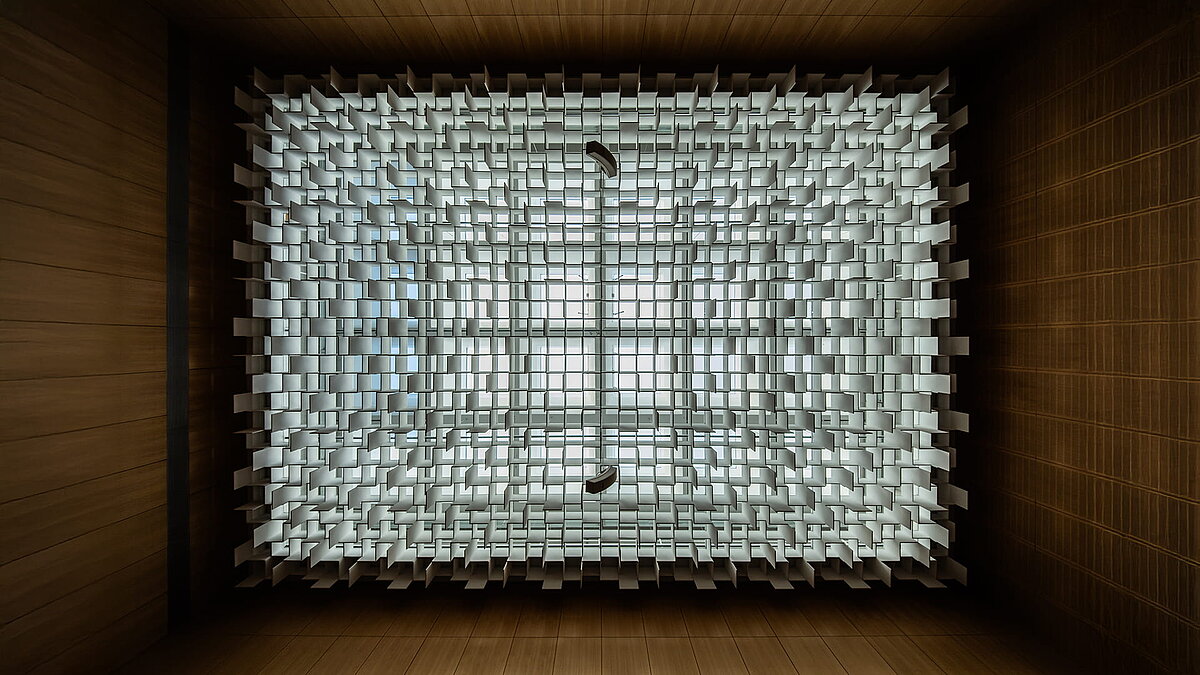 Geometric skylight ceiling structure in the courtroom of the Weiden district court, viewed symmetrically from below.
