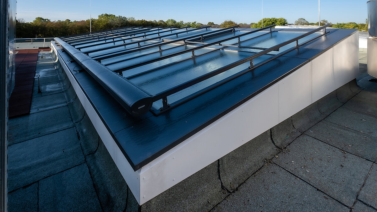 Exterior view of the modern glass roof of the Bertha-von-Suttner Realschule in Cologne with a sun protection system.