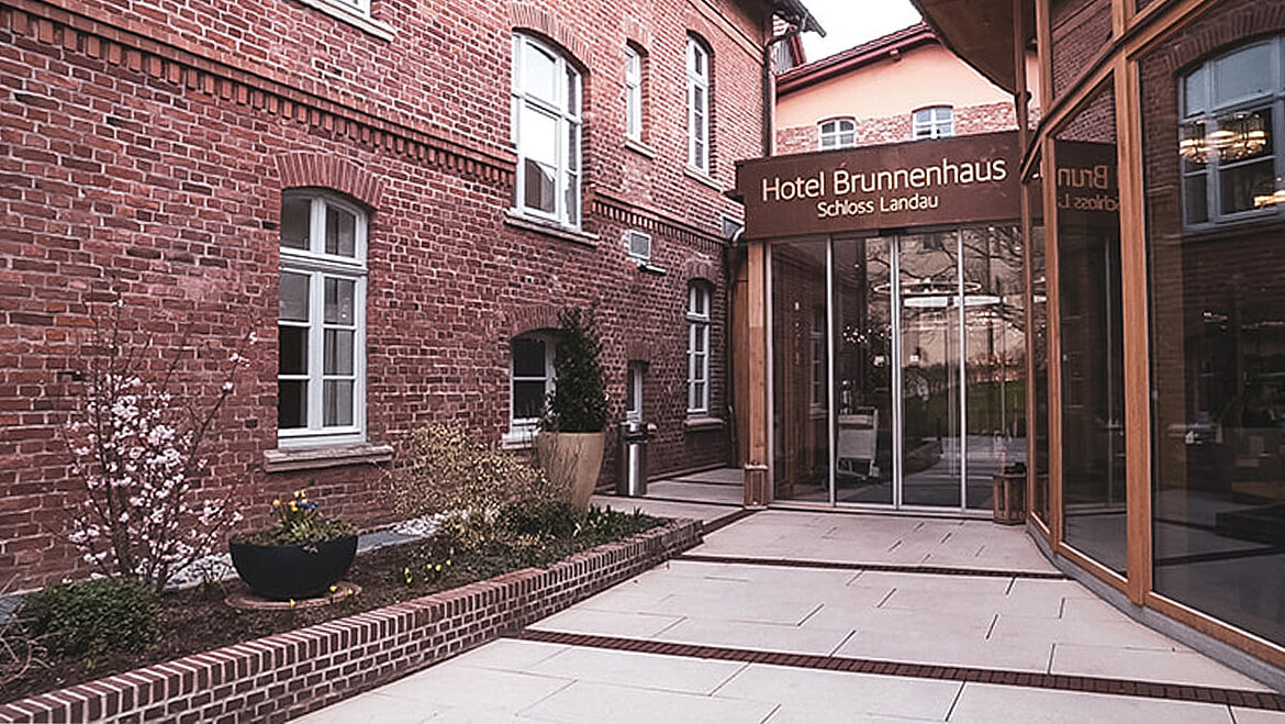 Entrance Hotel Brunnenhaus Outside entrance of Hotel Brunnenhaus, Schloss Landau | insights by LAMILUX