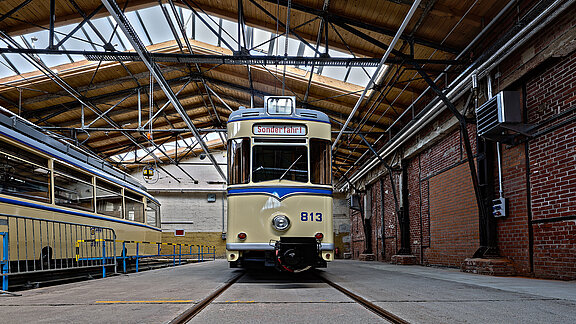 Historic tram at the Chemnitz Tram Museum beneath a LAMILUX Glass Roof PR60 with shed roof construction