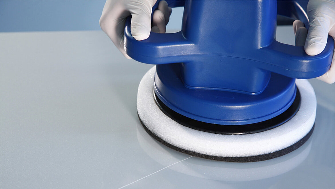[TranslaPolishing out scratches from GRP | insights by LAMILUX Scratch Polish GRP | insights by LAMILUX