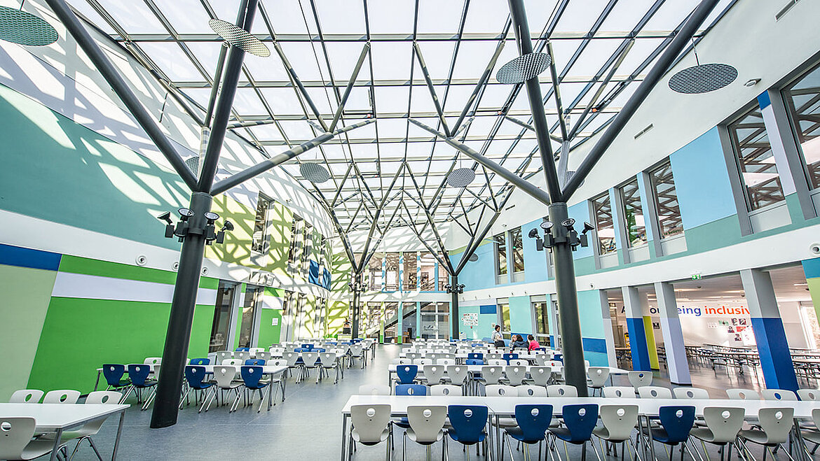 [Translate to English:] Glasdach auf Stahlkonstruktion