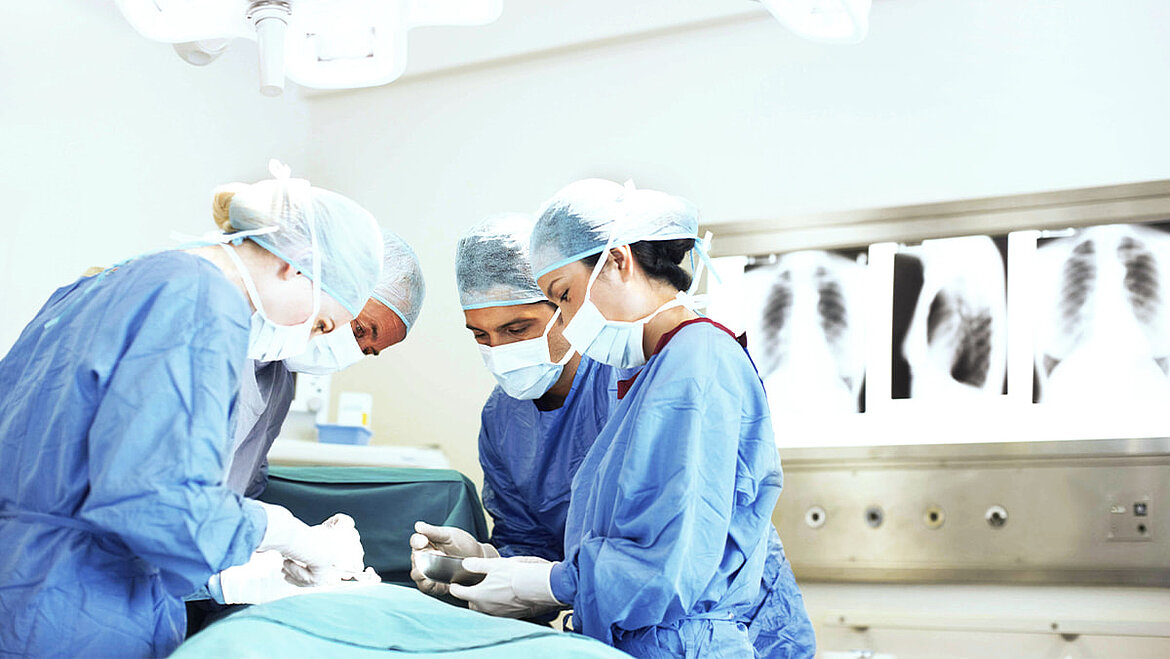 Surgery team in the surgery room Surgery team in the surgery room | insights by LAMILUX