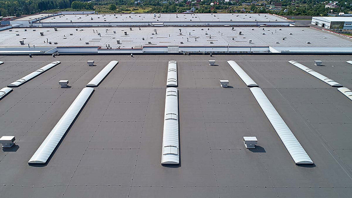 Continuous rooflights on industrial hall  Continuous rooflights on industrial hall | insights by LAMILUX