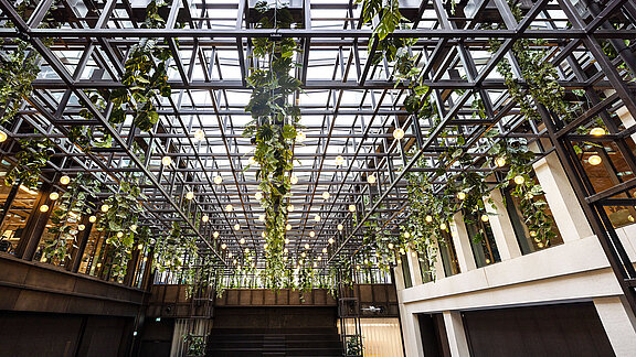 Green atrium of Kalle Halle Neukölln with LAMILUX Glass Roof PR60 