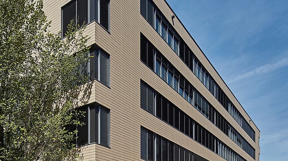 Exterior view of the Luxembourg Post building during daylight, showcasing modern architecture and large windows.