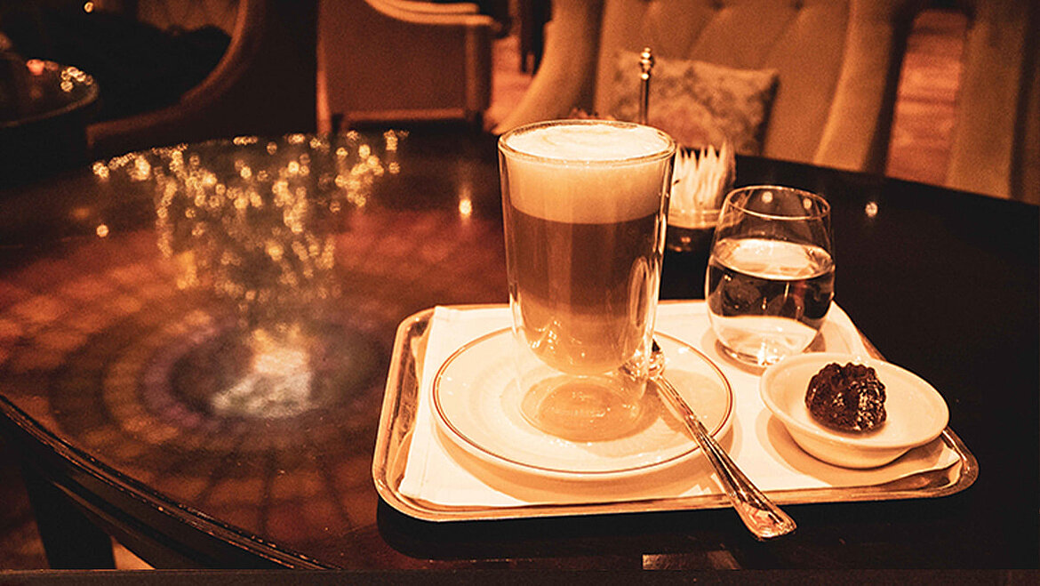 Coffee and cake Coffee and cake in the Hotel Four Seasons in Munich | insights by LAMILUX