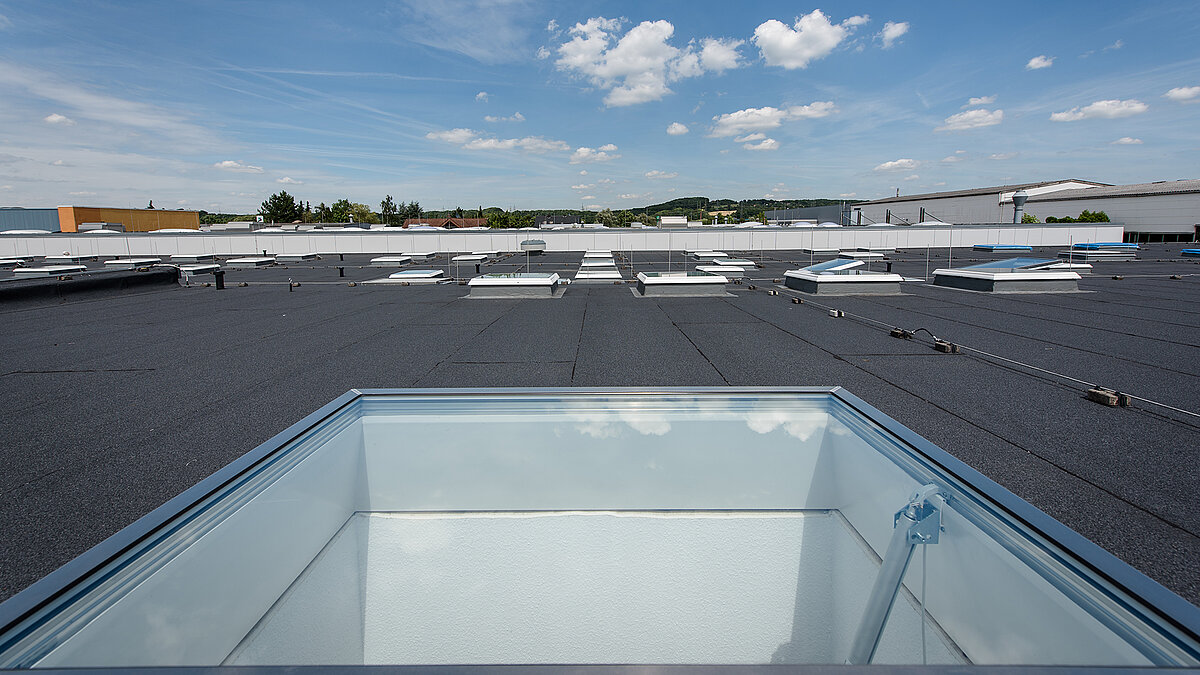Flat roof of the Caritas building in Hagen with multiple skylights.