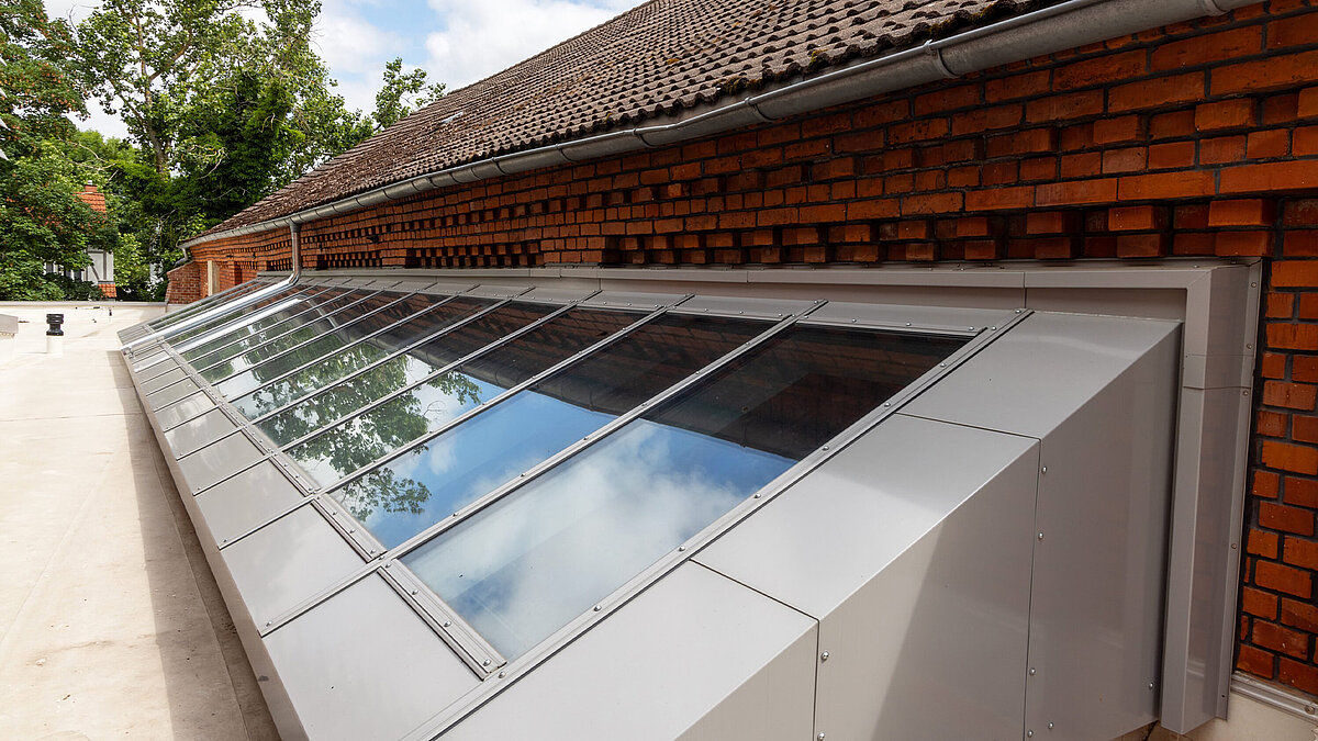 Seitliche Ansicht auf das Glasdach