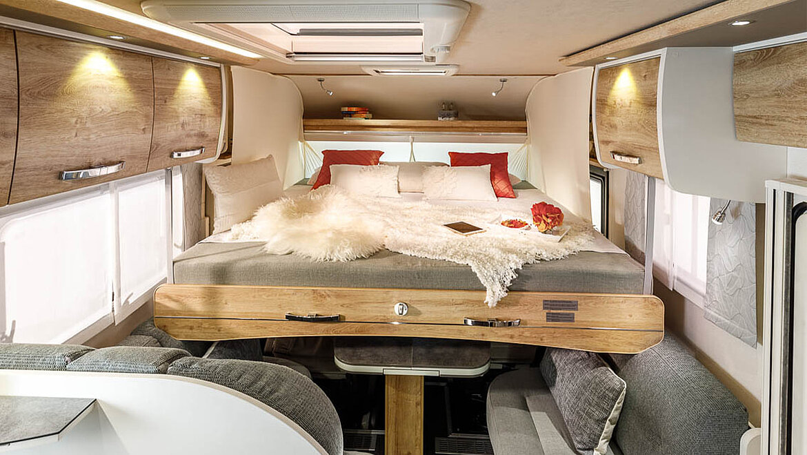 Lifting bed in the living area of the motorhome Lifting bed in the living area of the motorhome | insights by LAMILUX