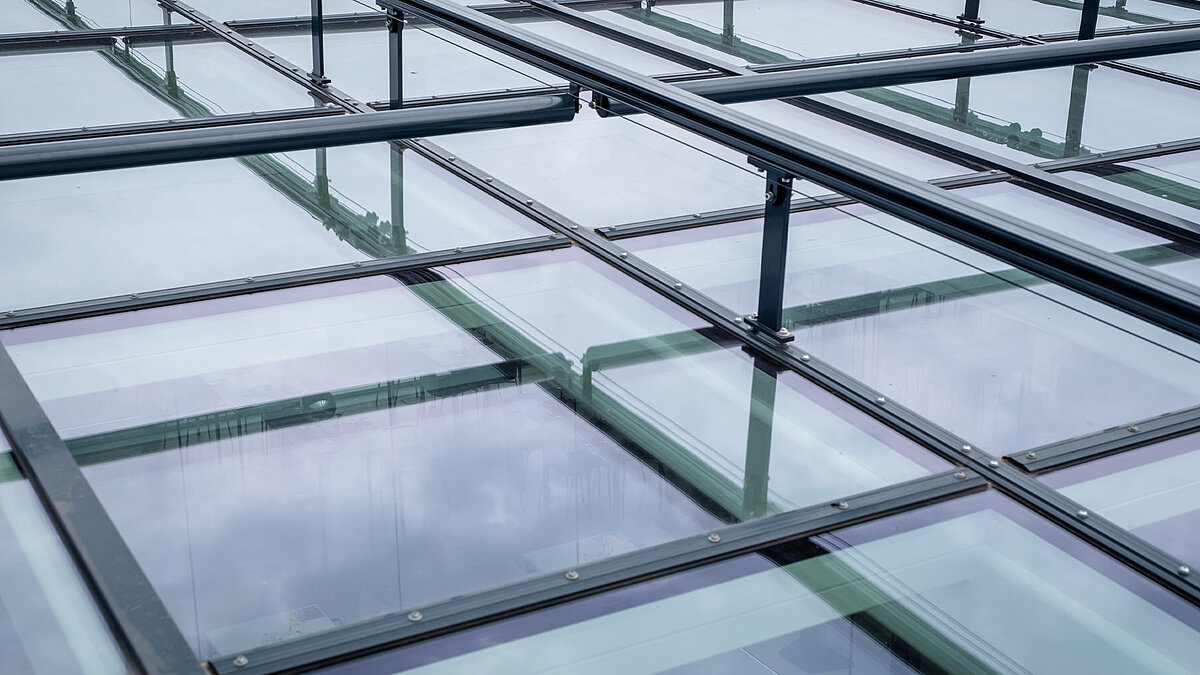 Außenansicht Glasdach auf dem Unfallkrankenhaus Berlin
