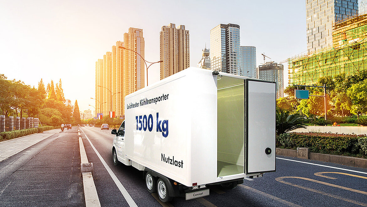 Refrigerated Truck on innercity roads Light refrigerated truck drives in the city centre | insights by LAMILUX