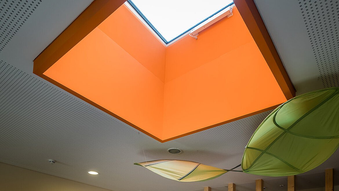 LAMILUX flat roof window FE illuminates the daycare centre "Wolke 10" with daylight A lot of daylight shines into the room through a flat roof window located in the roof | insights by LAMILUX