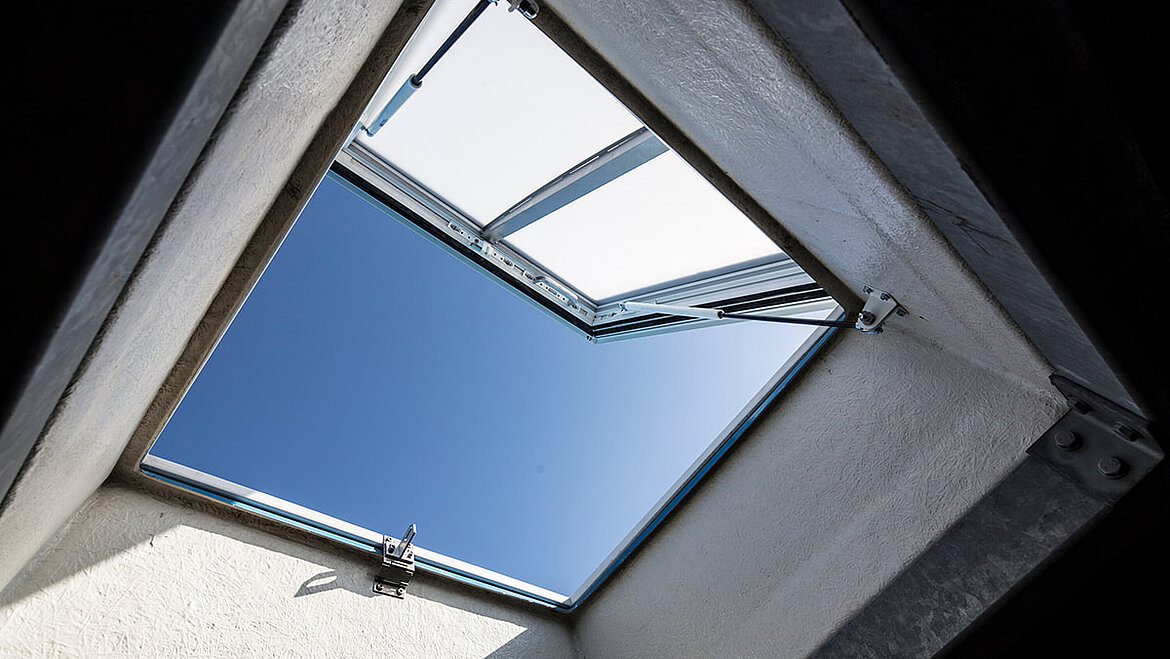 View of the sky from an open rooflight dome | insights by LAMILUX