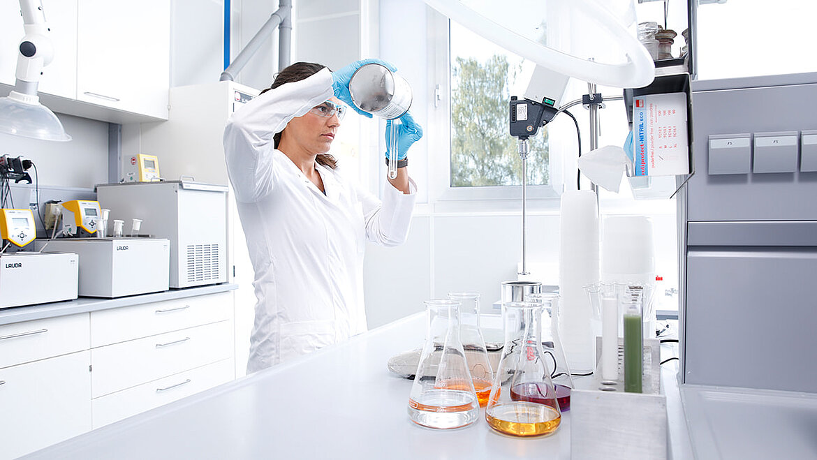The composition of GRP is determined by the manufacturer in elaborate tests. Chemist mixes different liquids in the laboratory | insights by LAMILUX