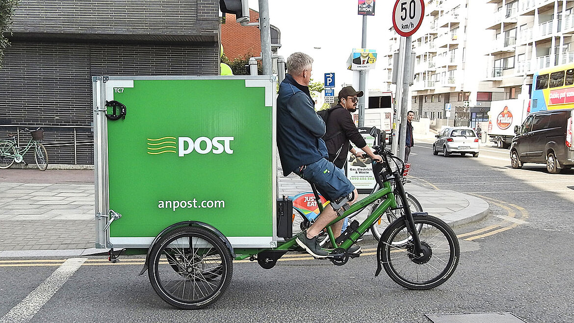 Freight bicycle at inner city crossing Freight bicycle for the Last Mile delivery service in the city centre | insights by LAMILUX