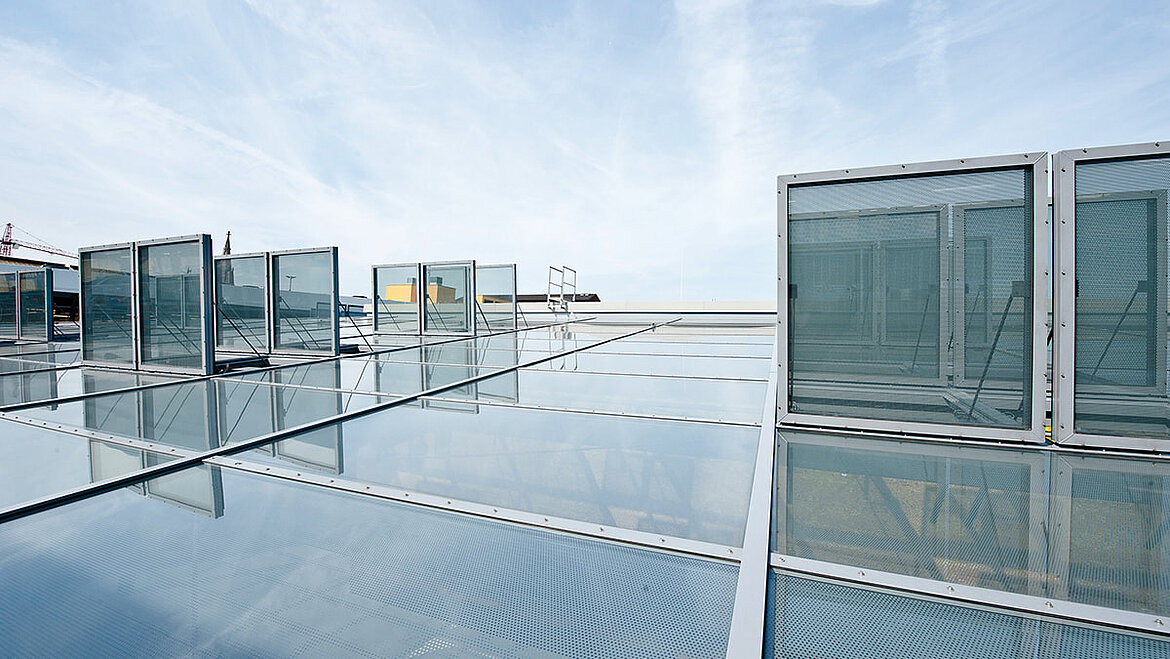 Open Sheds in Glass Roof Glass Roof in the Thier Gallery Dortmund with opened SHEV | lightinside by LAMILUX