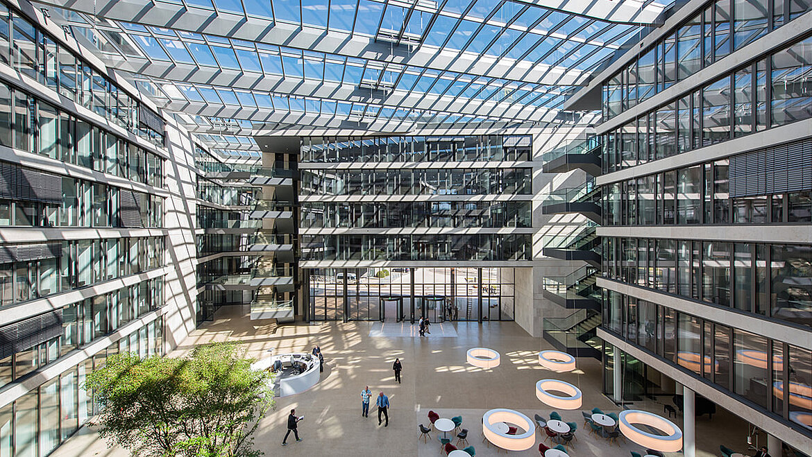 The inner courtyard of the FGS Campus in Bonn Glass roof over the inner courtyard of the FGS Campus Bonn with restaurant and stylish interior design | insights by LAMILUX