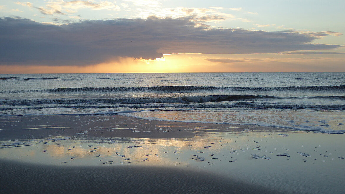 sunset at the sea sunset at the North Sea | insights by LAMILUX