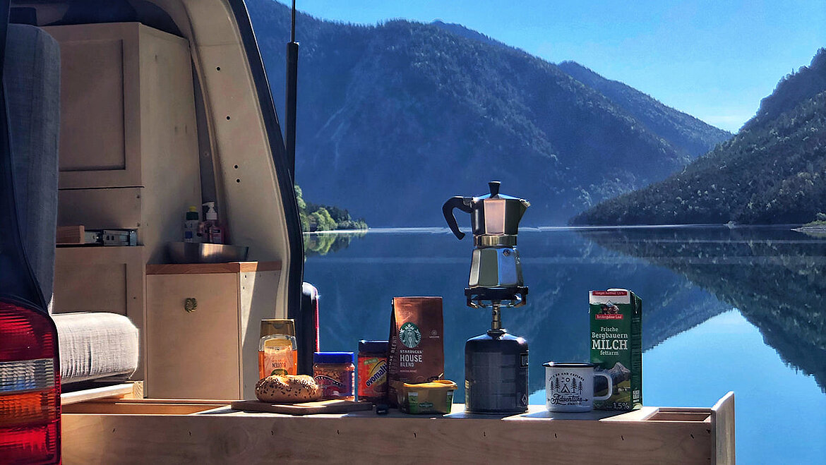 Camper breakfast in the mountains Breakfast in a camper | insights by LAMILUX