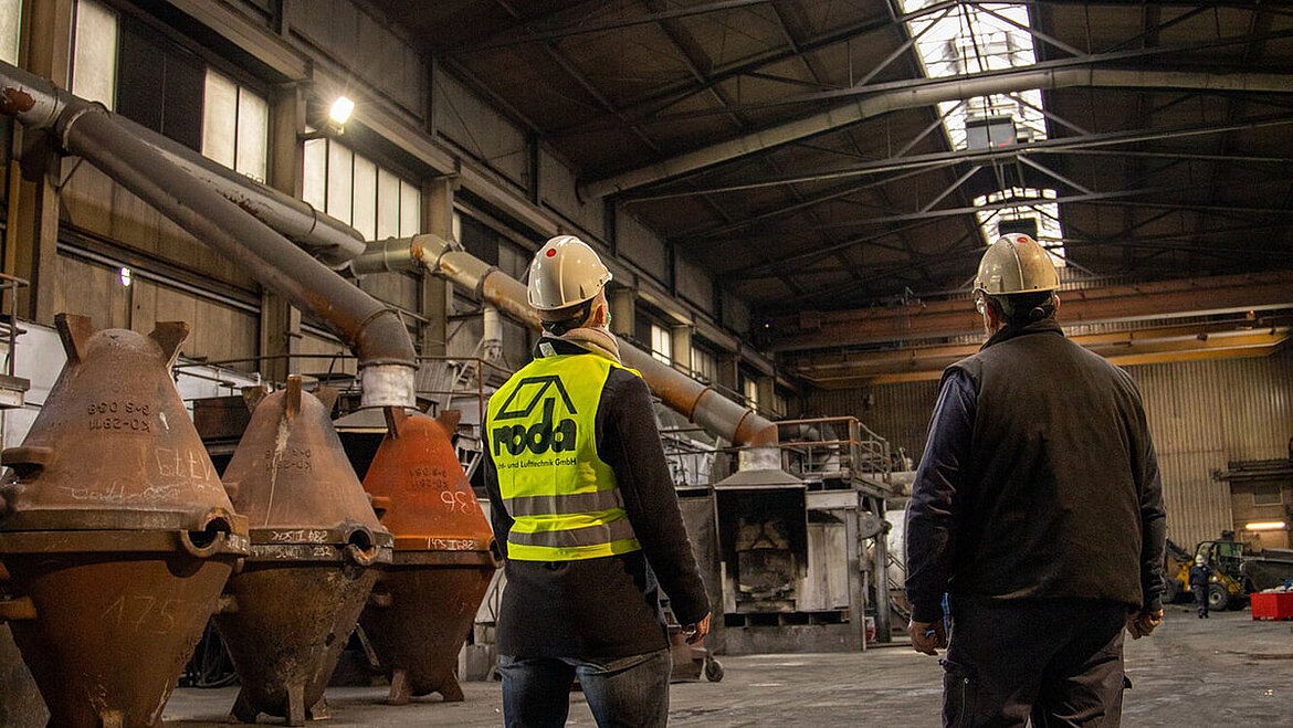 Refurbishment specialists in the kiln hall of an industrial company roda expert for skylight refurbishment | insights by LAMILUX