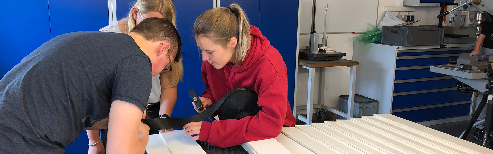 Schüler bauen Rampe aus GFK | insights by LAMILUX