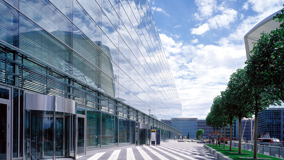 LAMILUX Solutions For Building Control Systems at the Departure Lounge Terminal 2 in Munich (Germany)