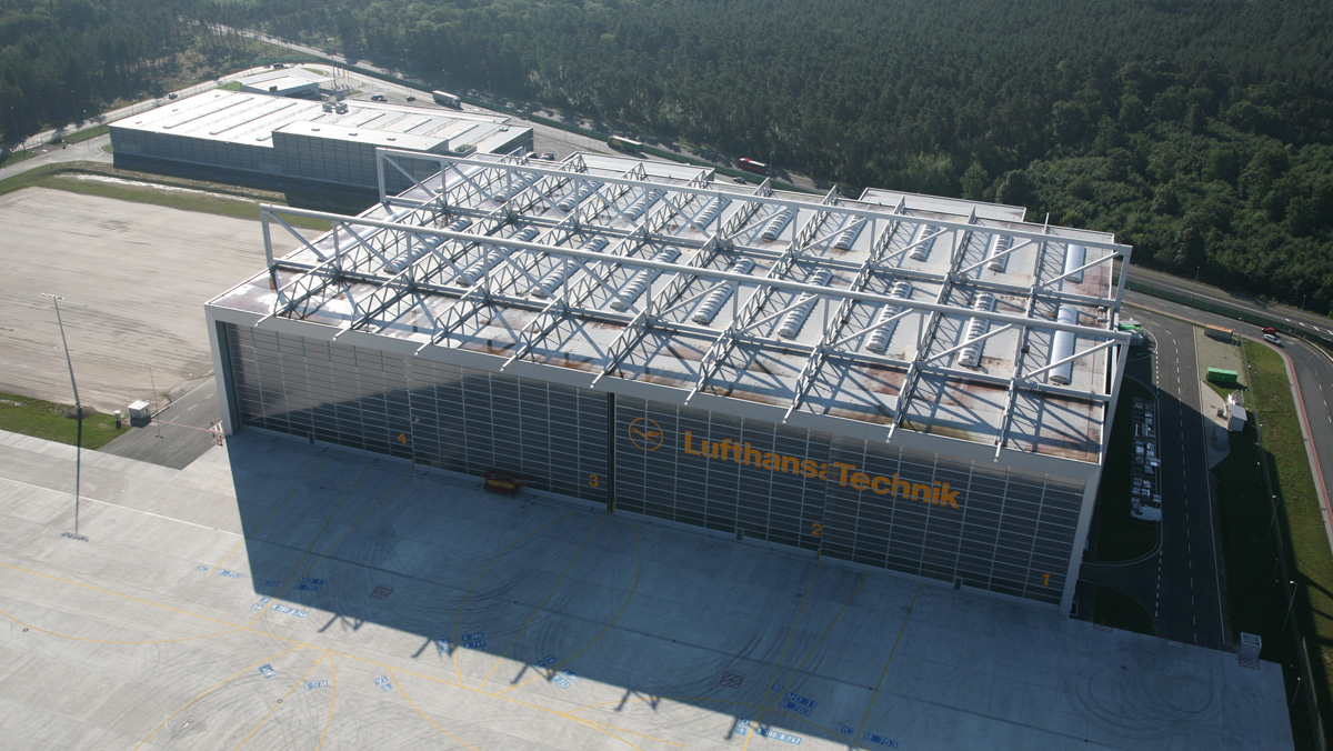 LAMILUX Continuous Rooflight B at the A380 Assembly Hangar in Frankfurt (Germany)