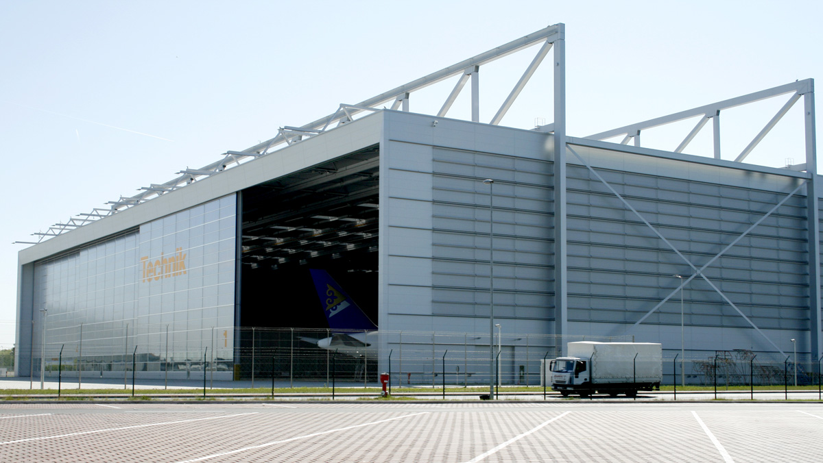 LAMILUX Continuous Rooflight B at the A380 Assembly Hangar in Frankfurt (Germany)